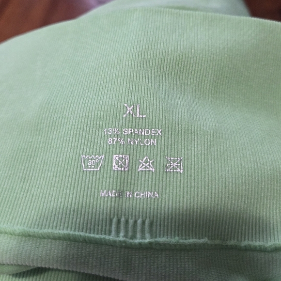 NVGTN Pistachio Seamless Leggings - Picture 7 of 8